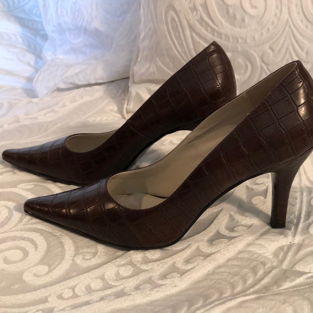 Crocodile print heel